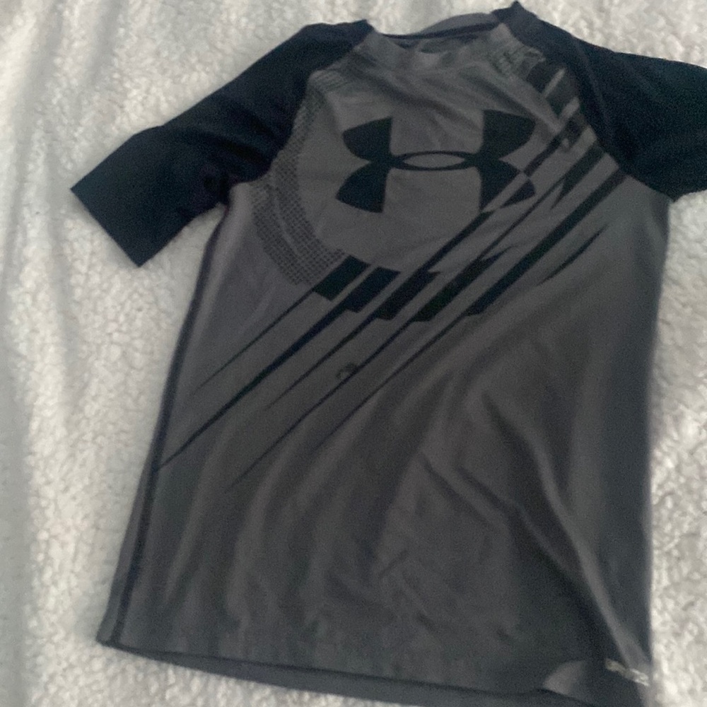 Under Armour Short Sleeve/ Youth Medium/ Grey and Black/ Good Condition